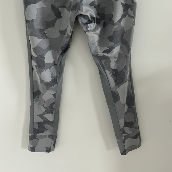 Athleta Gray Camouflage Leggings Women’s Size Large - Picture 6 of 14